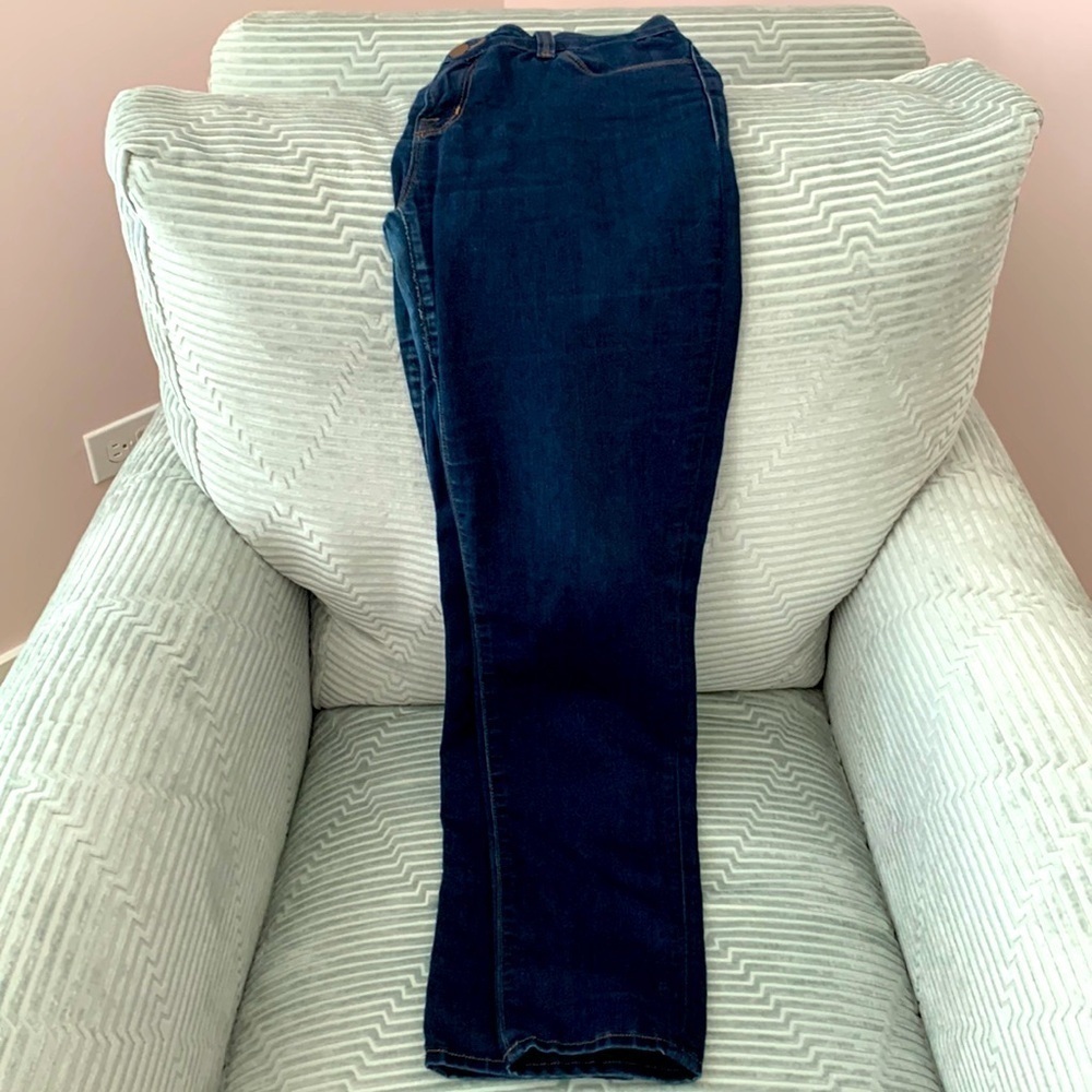 J Brand Women’s Skinny Jeans. Dark Wash (Ink). Five Pockets. Size 29